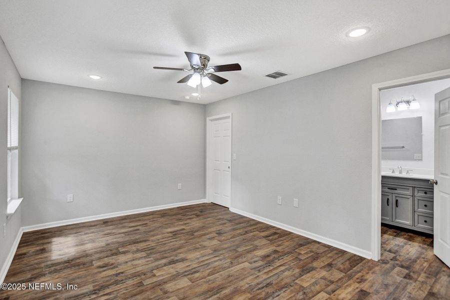 Spacious, unfurnished interior of a new home in , Jacksonville (Image 11).