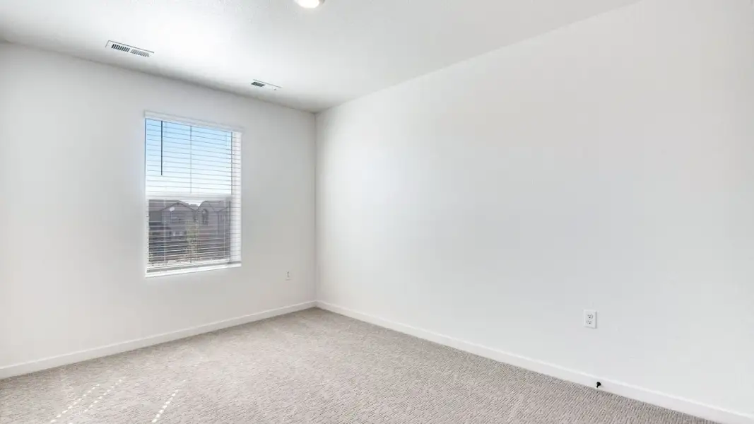 Spacious, unfurnished interior of a new home in Horizon Uptown, Aurora (Image 14).