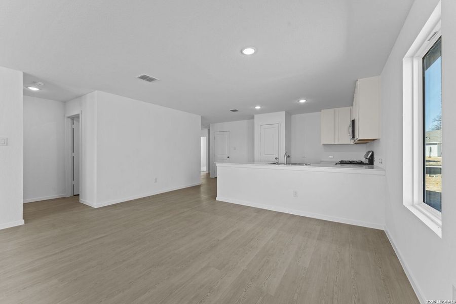 Spacious, unfurnished interior of a new home in Friendship Oaks, Fredericksburg (Image 16). Spacious, unfurnished interior of a new home in Friendship Oaks, Fredericksburg (Image 16).
