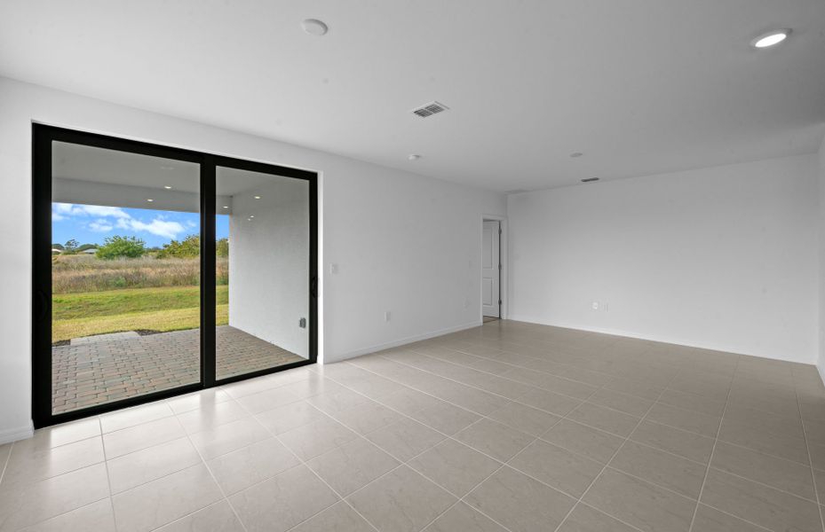 Spacious, unfurnished interior of a new home in Whispering Lakes, Lehigh Acres (Image 20). Spacious, unfurnished interior of a new home in Whispering Lakes, Lehigh Acres (Image 20).