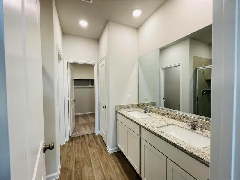 Image 6 of a home in . Image 6 of a home in .