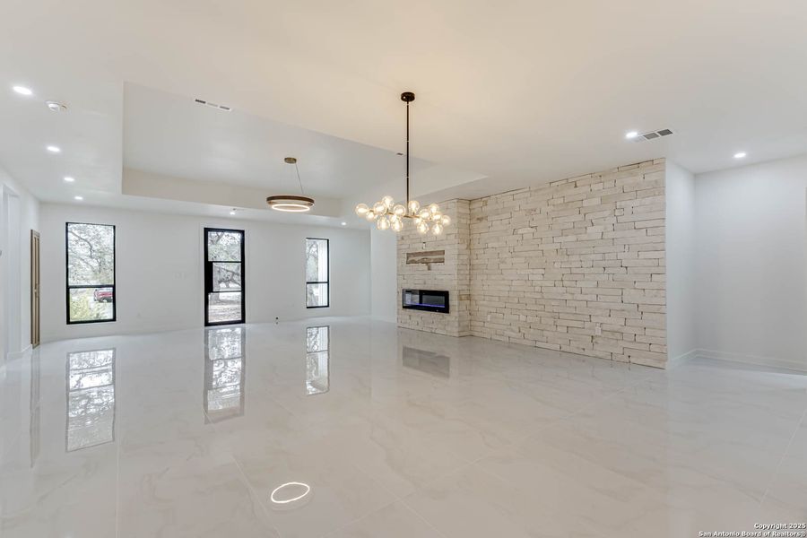 Spacious, unfurnished interior of a new home in , Floresville (Image 48).