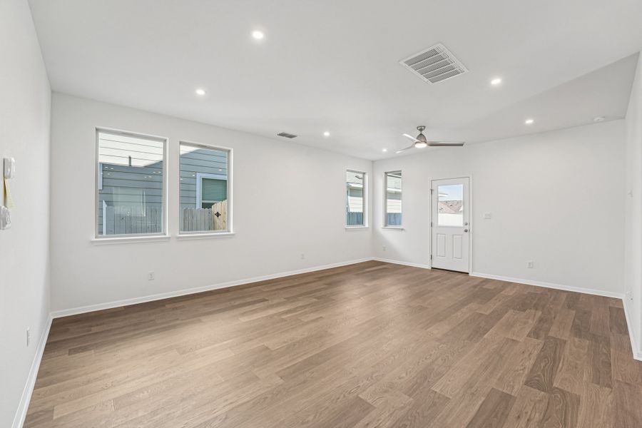 Spacious, unfurnished interior of a new home in Sage Hollow, Kyle (Image 13). Spacious, unfurnished interior of a new home in Sage Hollow, Kyle (Image 13).