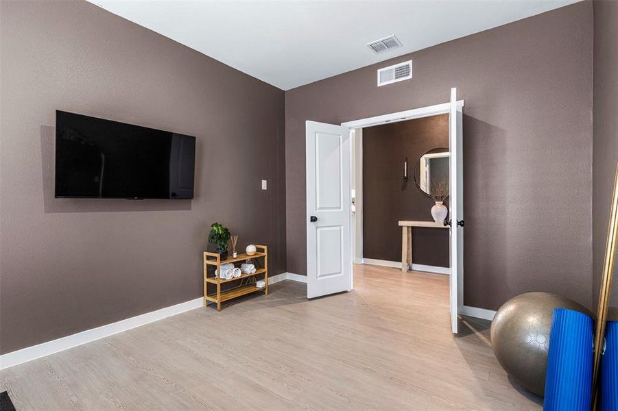 Bonus space, can be used as an offic, media room, play room, gym and more! Bonus space, can be used as an offic, media room, play room, gym and more!