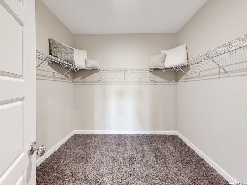 Spacious, unfurnished interior of a new home in Winding Brook, San Antonio (Image 17). Spacious, unfurnished interior of a new home in Winding Brook, San Antonio (Image 17).
