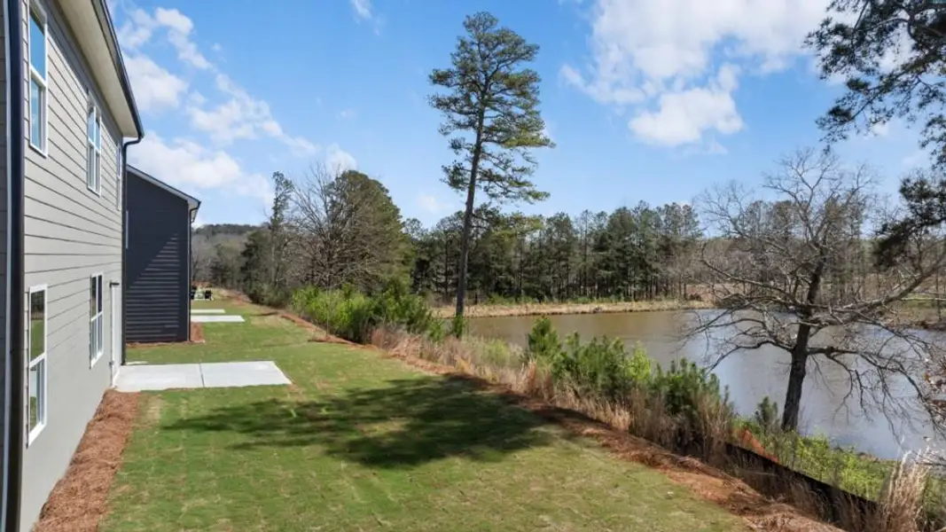 Exterior details and patio area of a home in Thompson Ridge, Dallas (Image 3).