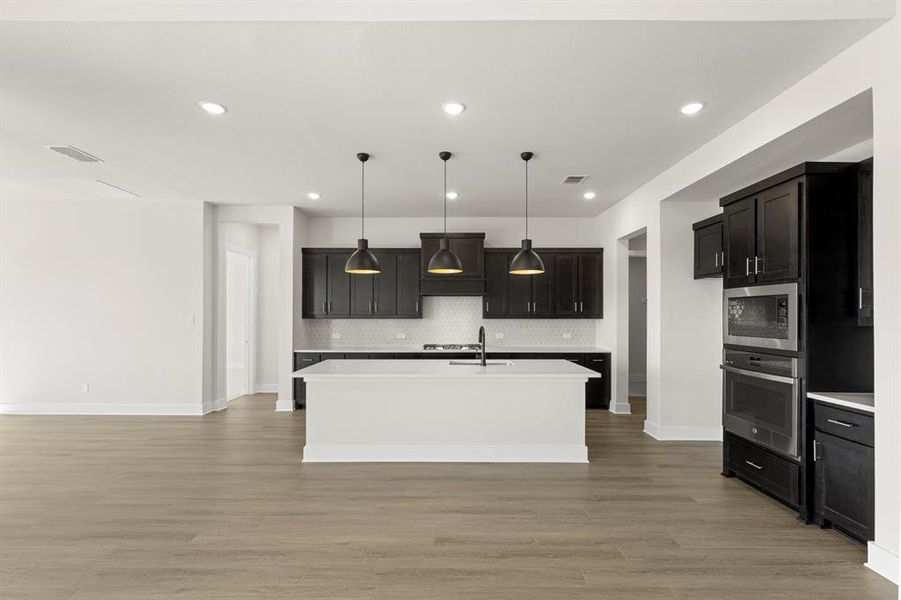 09. 7229 Switchgrass - Kitchen