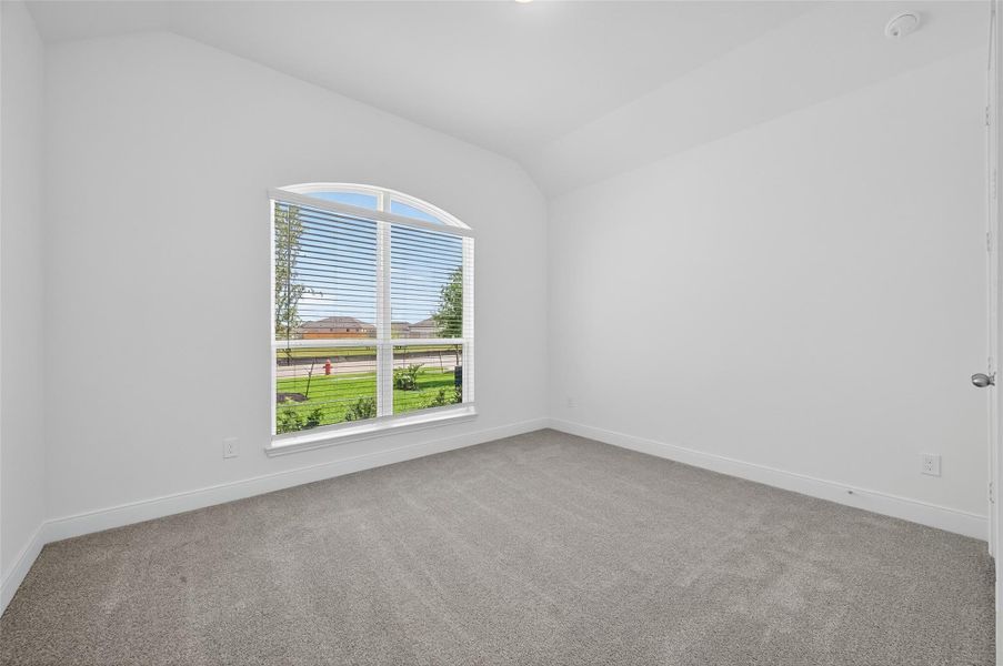 Spacious, unfurnished interior of a new home in Lago Mar, Texas City (Image 35).