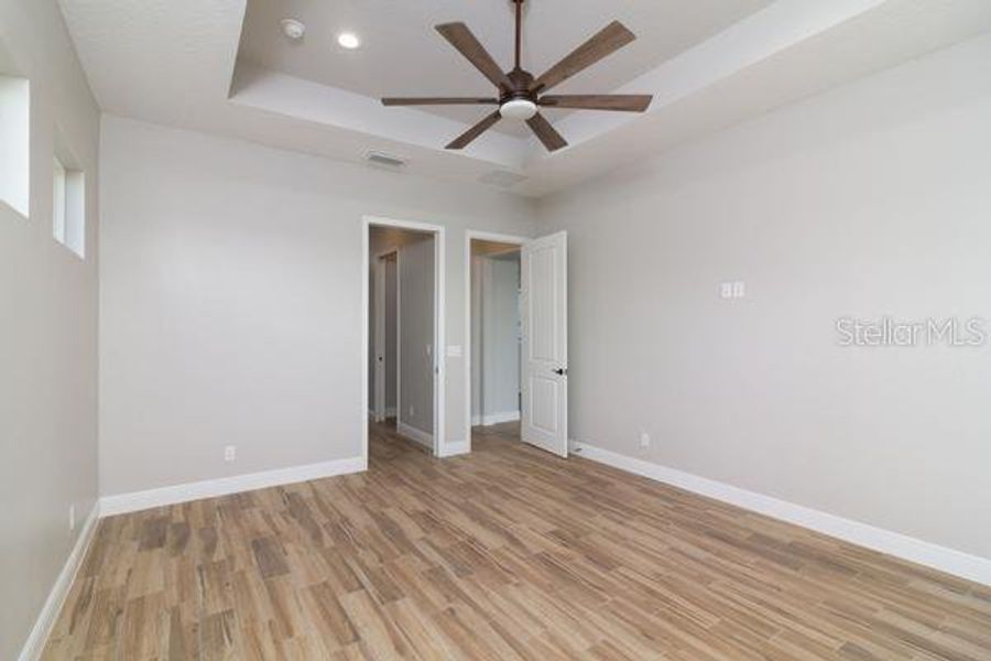 Spacious, unfurnished interior of a new home in , Leesburg (Image 25).