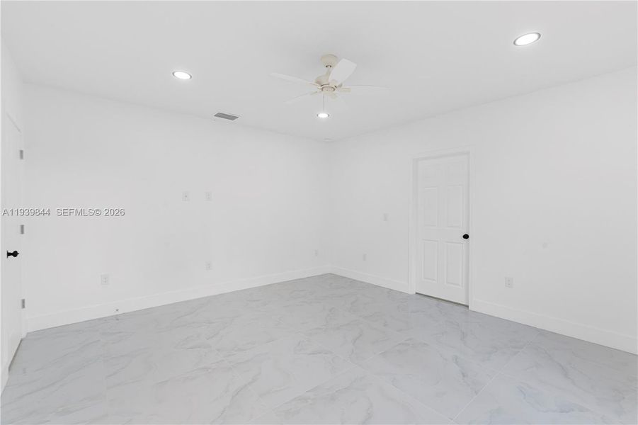 Spacious, unfurnished interior of a new home in , Lehigh Acres (Image 16).
