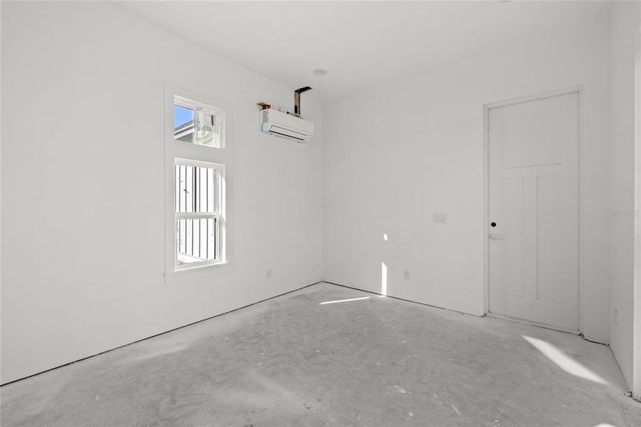 Spacious, unfurnished interior of a new home in Oakland Park, Oakland (Image 19). Spacious, unfurnished interior of a new home in Oakland Park, Oakland (Image 19).