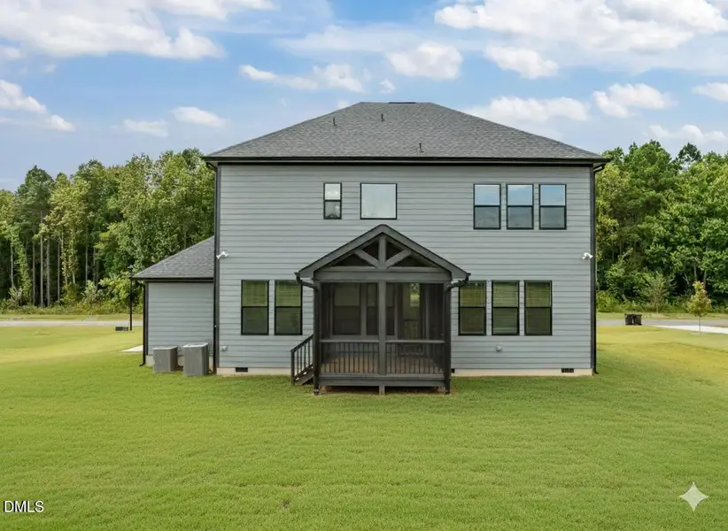 Spacious Yard Spacious Yard