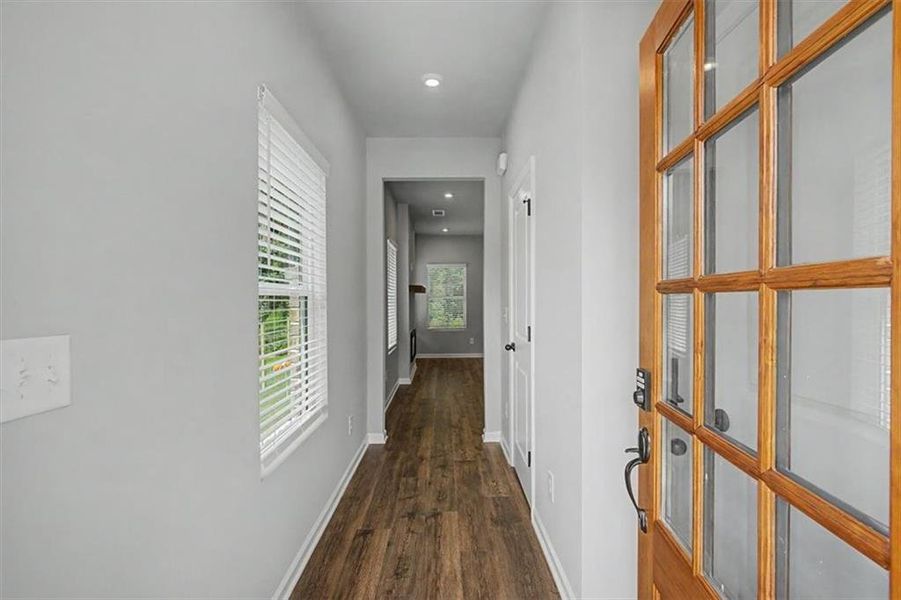 Spacious, unfurnished interior of a new home in Sawmill Creek, Austell (Image 19).