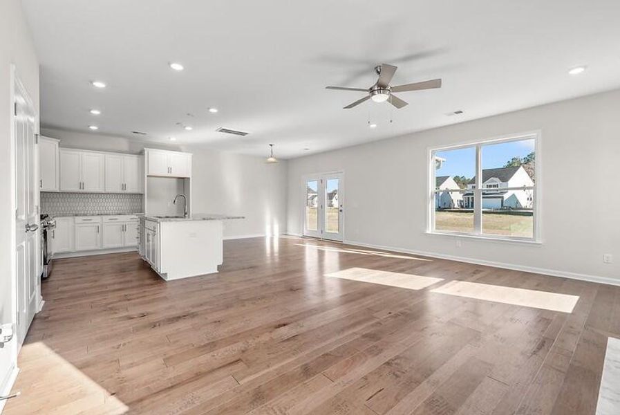 Spacious, unfurnished interior of a new home in Parker's Preserve, Ridgeville (Image 7).
