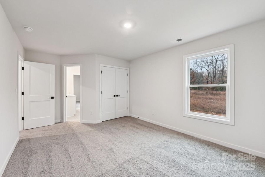 Spacious, unfurnished interior of a new home in Laurelbrook, Sherrills Ford (Image 16).