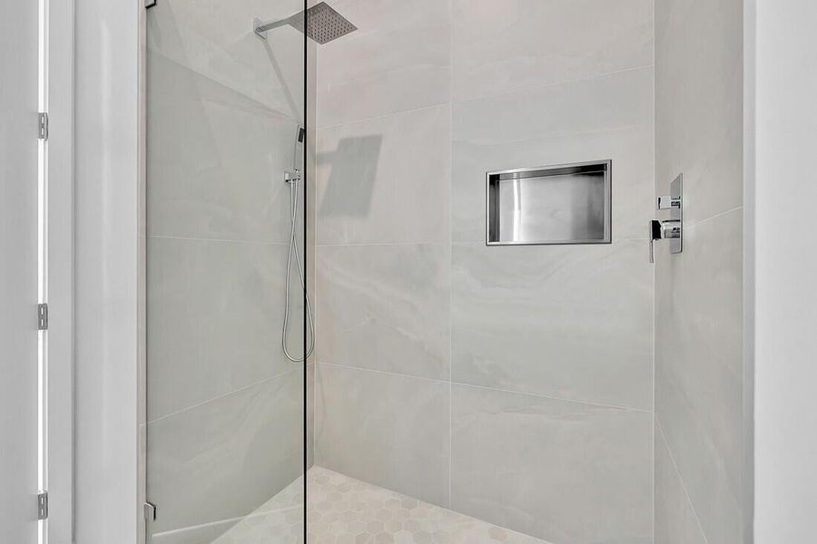 Nautilus 2411 Guest Bath 1 Nautilus 2411 Guest Bath 1