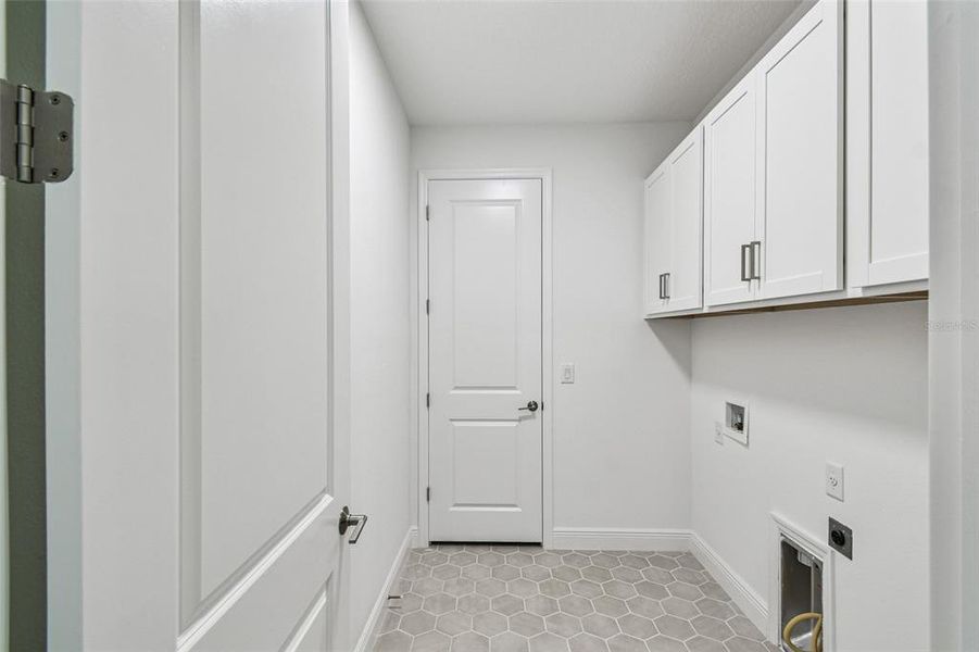 Spacious, unfurnished interior of a new home in Hawkstone, Sarasota (Image 31).