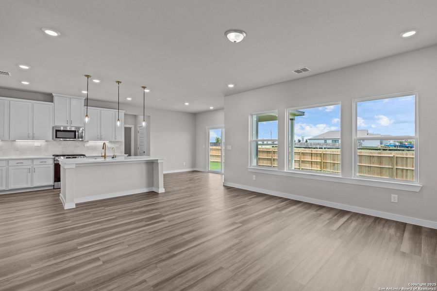 Furnished interior view inside a new home in Weltner Farms 50’s, New Braunfels (Image 40).