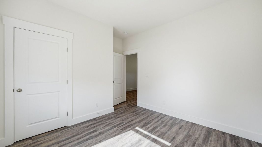 Spacious, unfurnished interior of a new home in Saint Andrews Garth, Kingsport (Image 16).