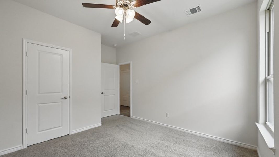 Spacious, unfurnished interior of a new home in Lakewood Trails, Forney (Image 31).