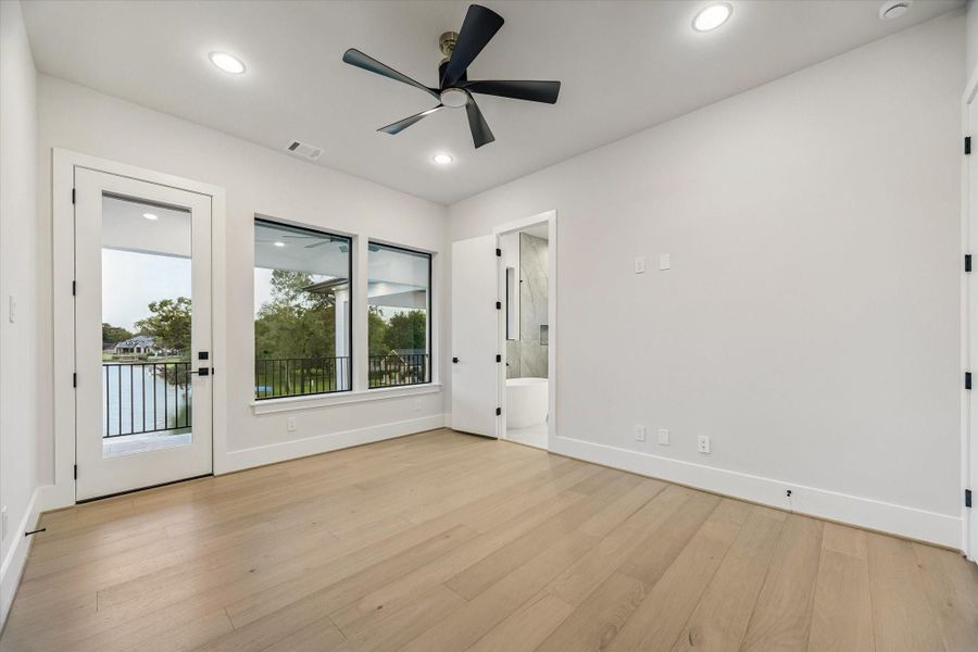 Spacious, unfurnished interior of a new home in , Sugar Land (Image 36).