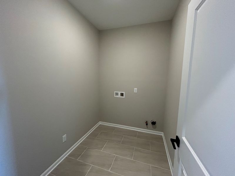 Spacious, unfurnished interior of a new home in Mystic Ridge, Whitmore Lake (Image 55).