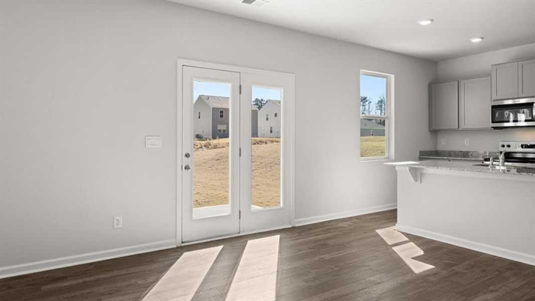 Spacious, unfurnished interior of a new home in Oaks at Cedar Grove, Fairburn (Image 22).
