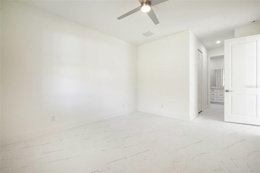 Spacious, unfurnished interior of a new home in , Port Charlotte (Image 19).
