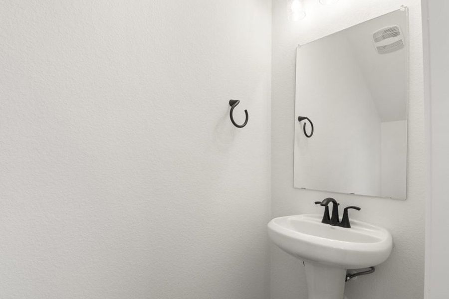 Representative interior finishes for a home built from the Mesquite by Pacesetter Homes in Blanco Vista, San Marcos (Image 20).