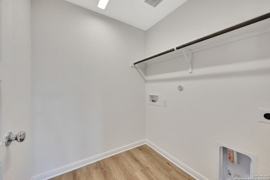 Spacious, unfurnished interior of a new home in Greenspoint Heights, Seguin (Image 32).