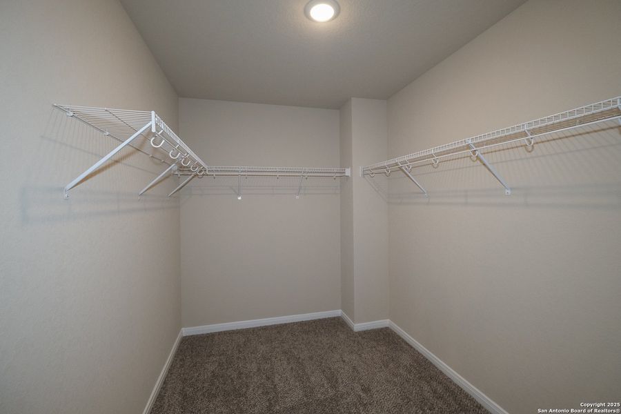 Spacious, unfurnished interior of a new home in Winding Brook, San Antonio (Image 18).