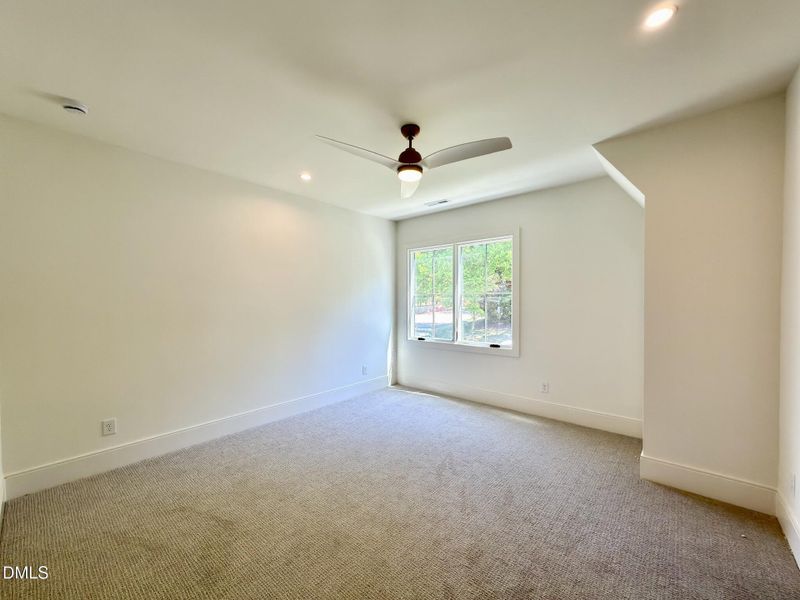 B2589B1E-CAE3-4B77-A522-A252D7646EDE_1_1