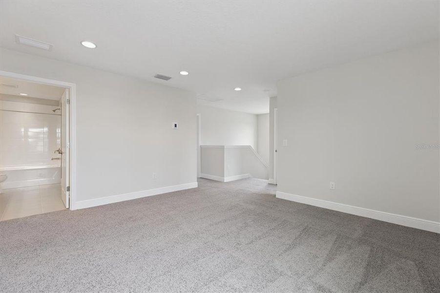 Spacious, unfurnished interior of a new home in Crosswind Ranch, Parrish (Image 19). Spacious, unfurnished interior of a new home in Crosswind Ranch, Parrish (Image 19).