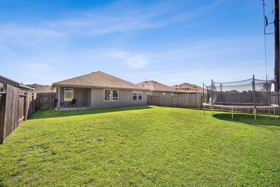 Expansive backyard with lush lawn, perfect for outdoor activities and relaxation. Expansive backyard with lush lawn, perfect for outdoor activities and relaxation.