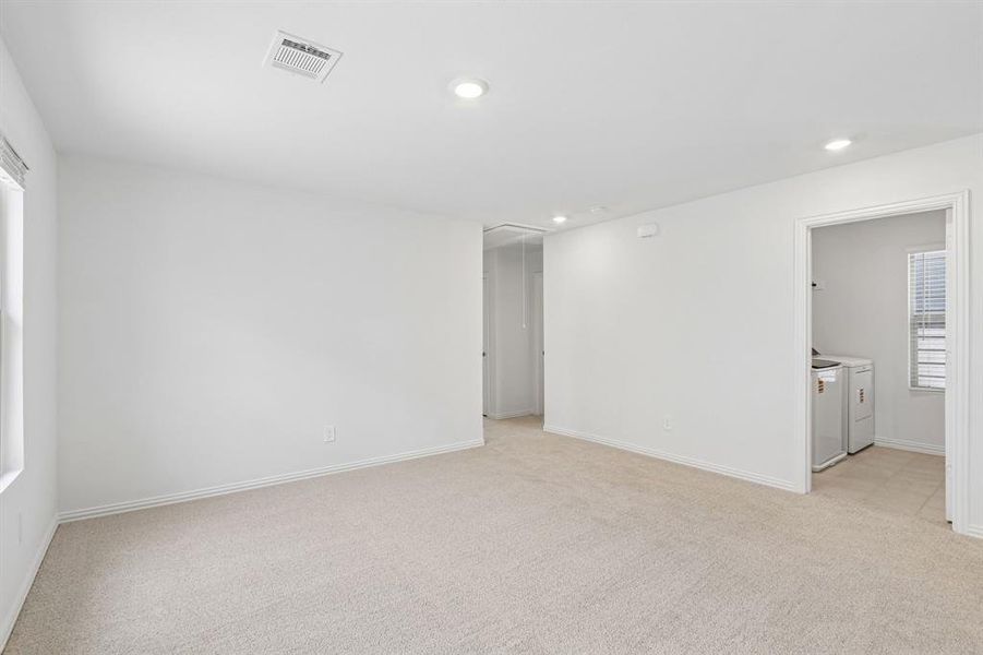Spacious, unfurnished interior of a new home in Oak Ridge Park, Corinth (Image 23).