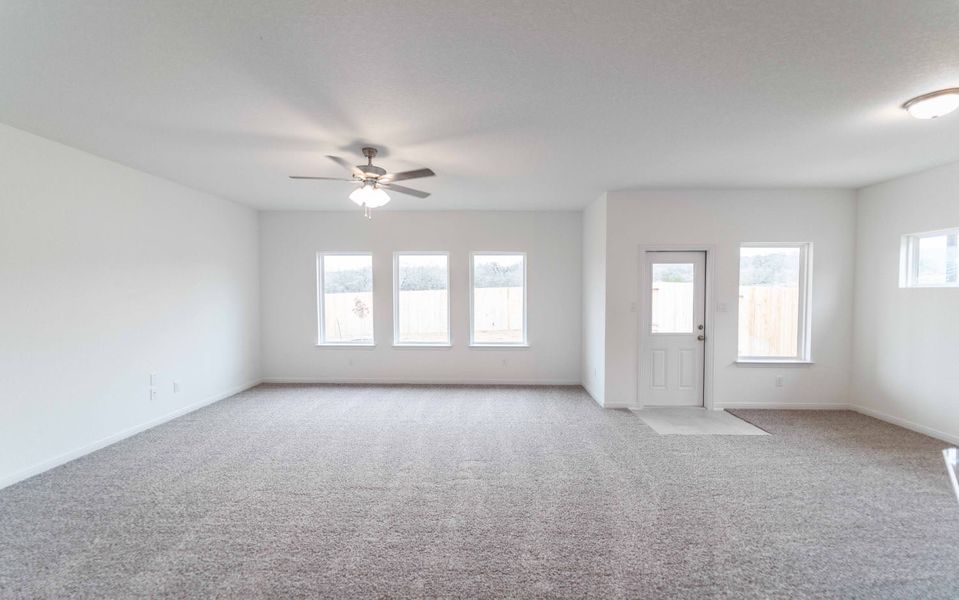 Spacious, unfurnished interior of a new home in Hunter's Ranch, San Antonio (Image 10).