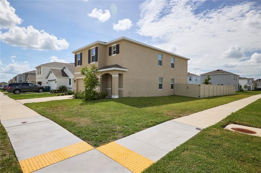 Exterior details and patio area of a home in Westgate at Avalon Park, Wesley Chapel (Image 28).