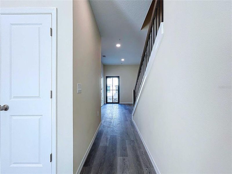 Spacious, unfurnished interior of a new home in , Tampa (Image 41).