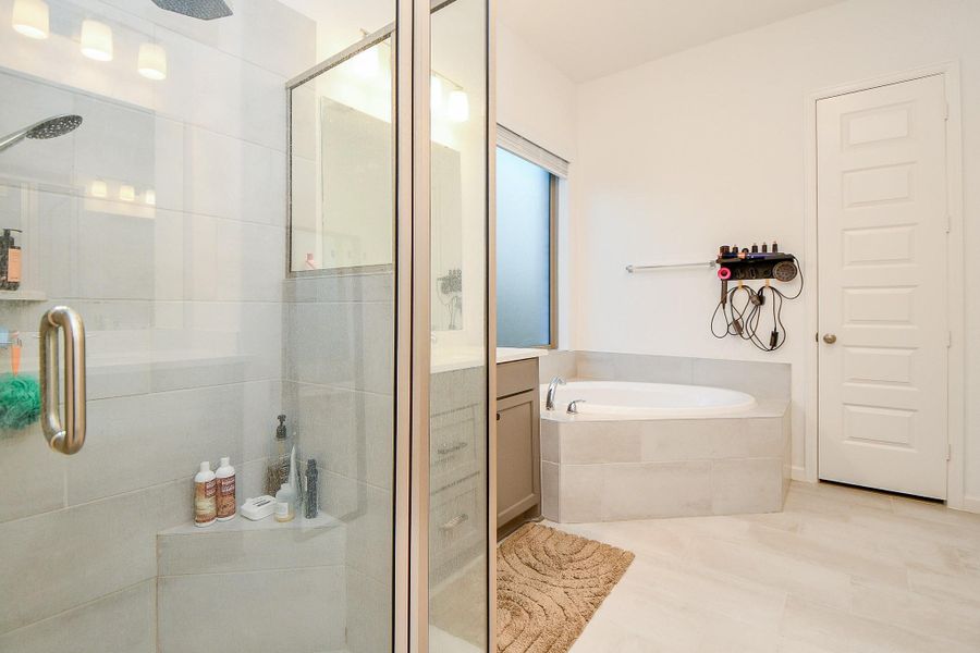 Furnished interior view inside a new home in Harvest Green 45', Richmond (Image 11). Furnished interior view inside a new home in Harvest Green 45', Richmond (Image 11).