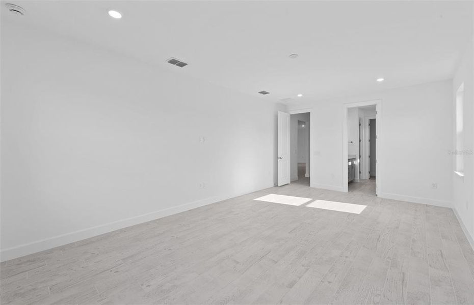 Spacious, unfurnished interior of a new home in Reagan Landing, Bradenton (Image 20). Spacious, unfurnished interior of a new home in Reagan Landing, Bradenton (Image 20).