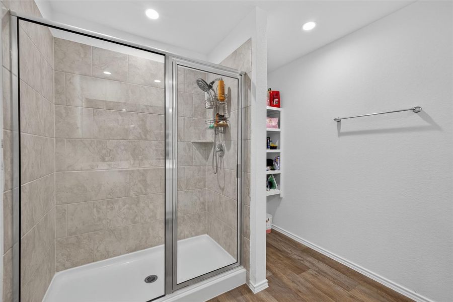 walk-in shower create a luxurious atmosphere.