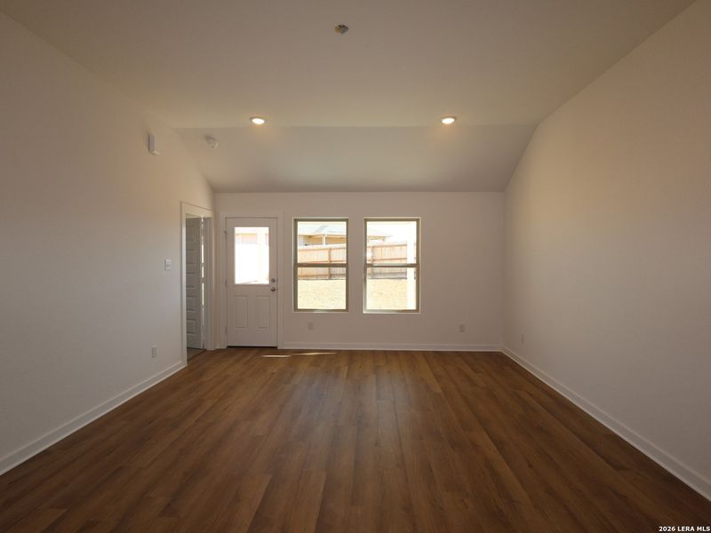 Spacious, unfurnished interior of a new home in Cinco Lakes, San Antonio (Image 19).