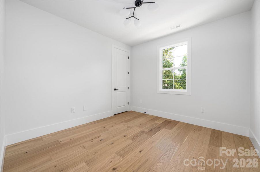 Guest bedroom.