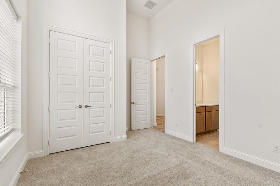 Spacious, unfurnished interior of a new home in Sundance Cove, Crosby (Image 17).