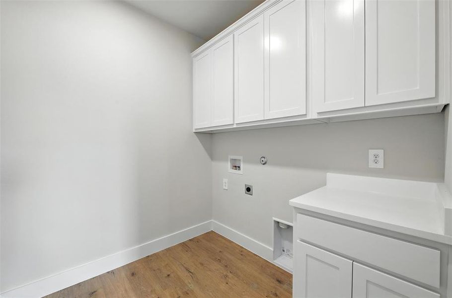 Furnished interior view inside a new home in , Weatherford (Image 6).