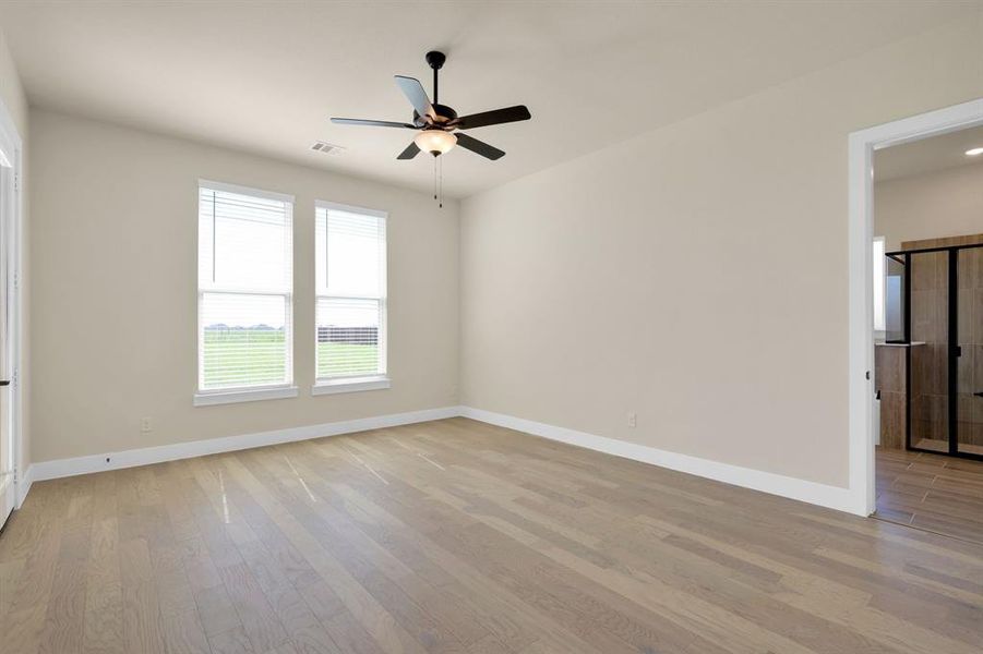 Spacious, unfurnished interior of a new home in Springside Estates II, Waxahachie (Image 27). Spacious, unfurnished interior of a new home in Springside Estates II, Waxahachie (Image 27).