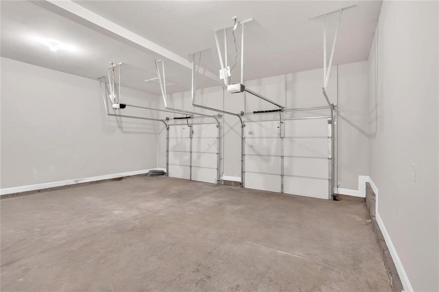 Spacious, unfurnished interior of a new home in Ford Landing, Acworth (Image 35).