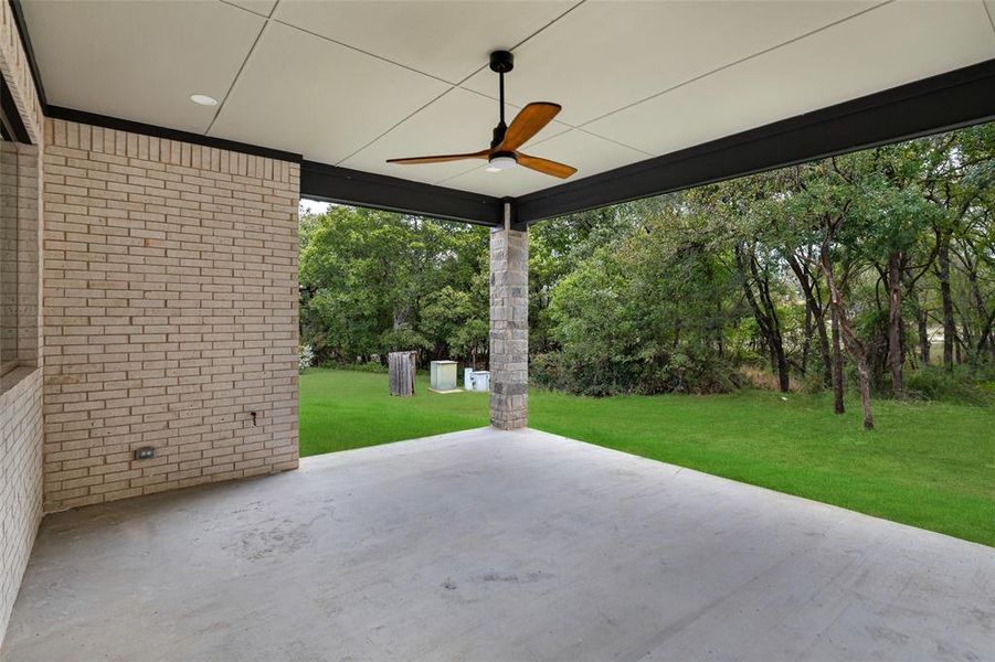 Exterior details and patio area of a home in , Granbury (Image 4).