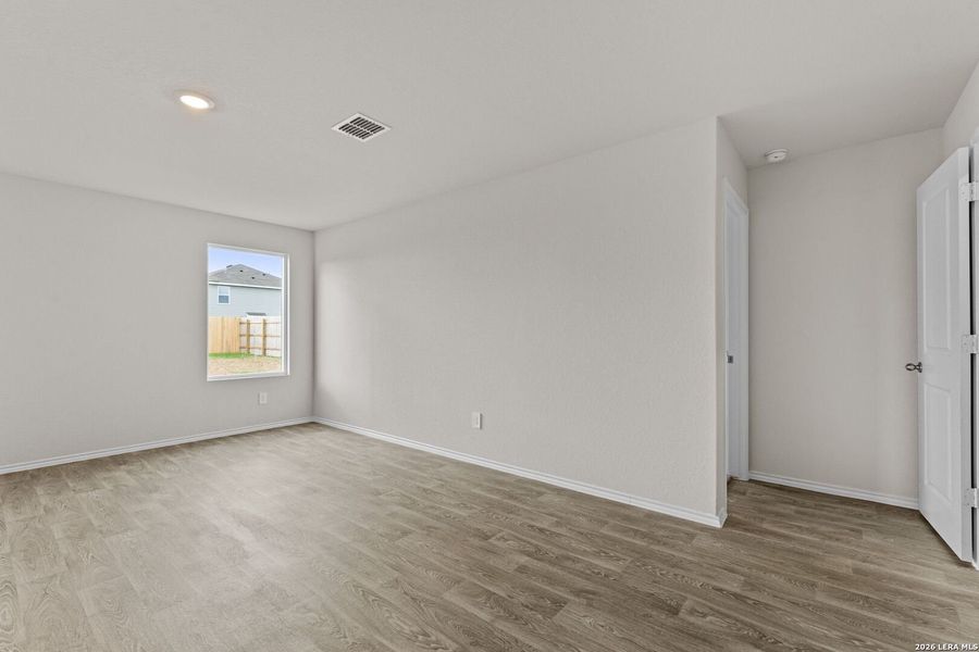 Spacious, unfurnished interior of a new home in Swenson Heights, Seguin (Image 22).