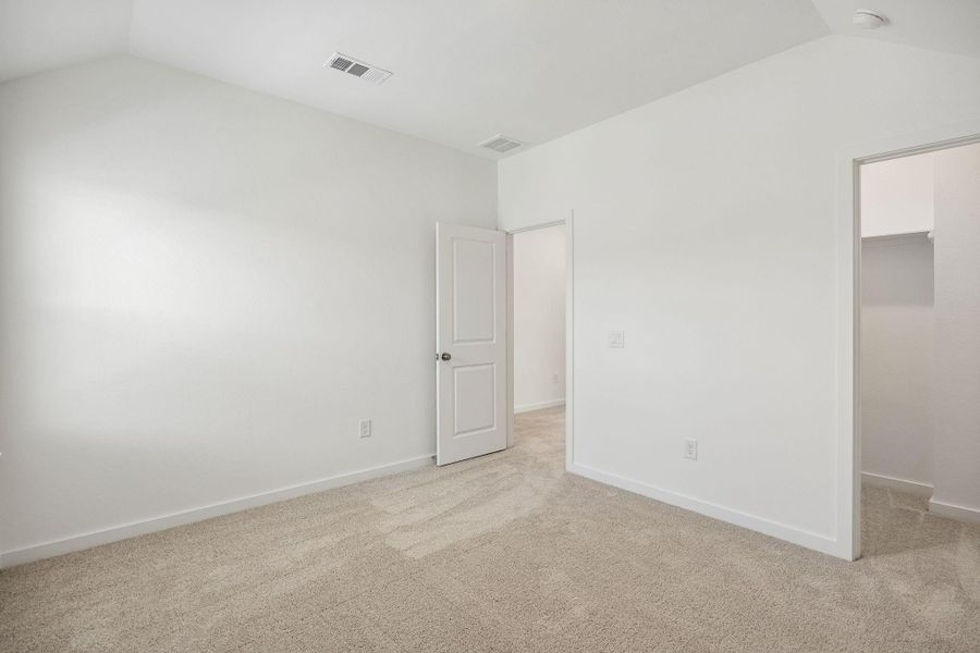 Spacious, unfurnished interior of a new home in Ellerden, Tomball (Image 19).